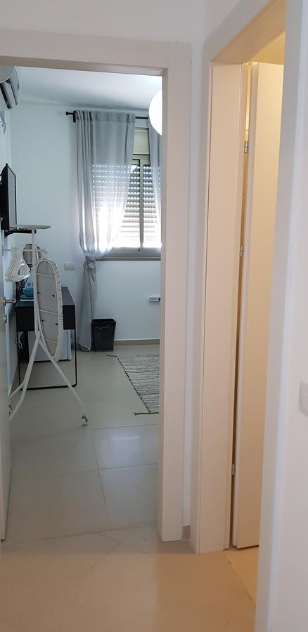Private Bed/Bathroom In Netanja Exterior foto