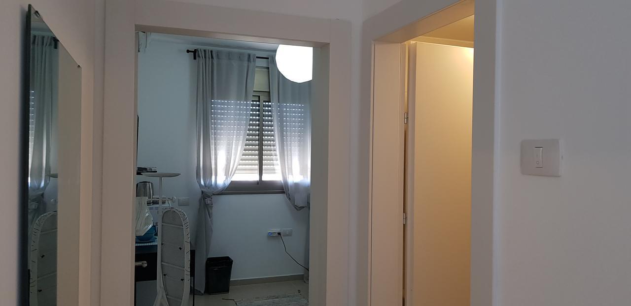 Private Bed/Bathroom In Netanja Exterior foto