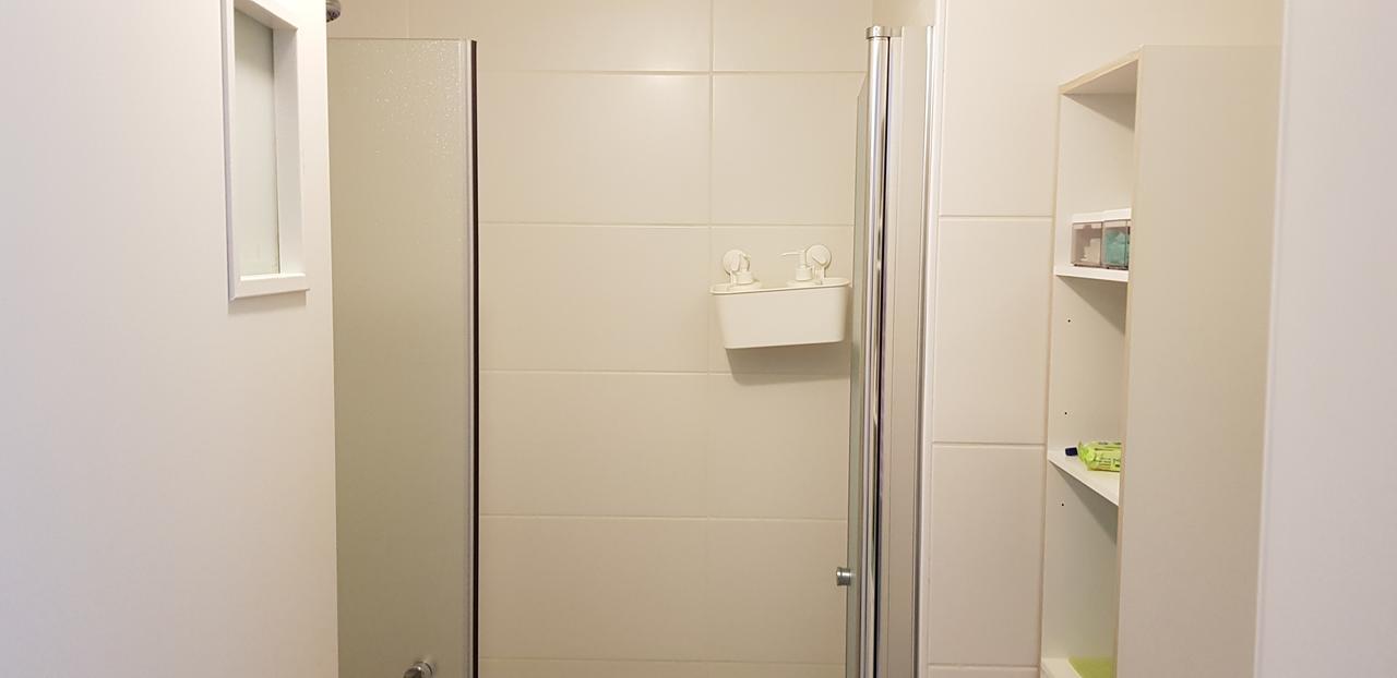 Private Bed/Bathroom In Netanja Exterior foto